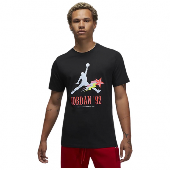 Jordan Brand Graphic T-paita ryhmss TEKSTIILIT / MIESTEN TEKSTIILIT / T-paidat @ 2WIN BASKETBUTIK (DV1431-010)