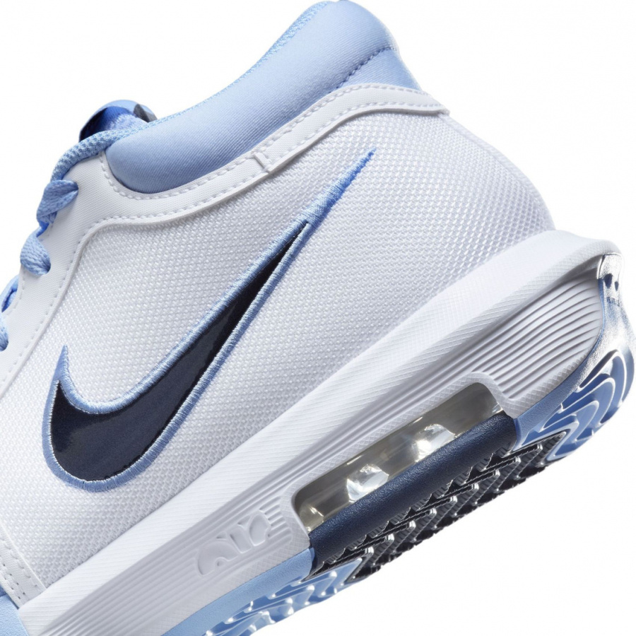 LeBron Witness 8 Koripallokeng�t